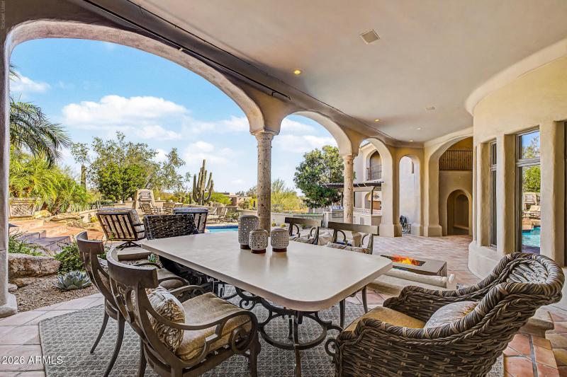 Outdoor living and Al fresco dining