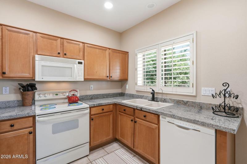 Ideal kitchen, granite counters