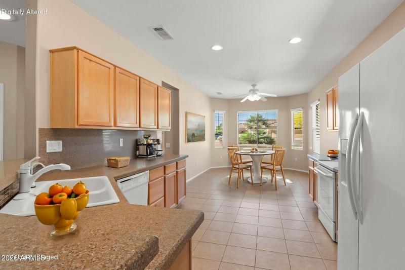 Kitchen-Staged