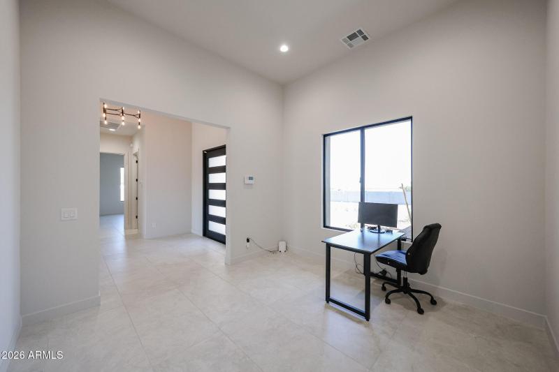 CC5 37 H Office 1