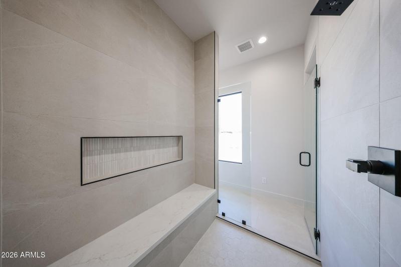 CC5 49 F Owners Bath Shower 2