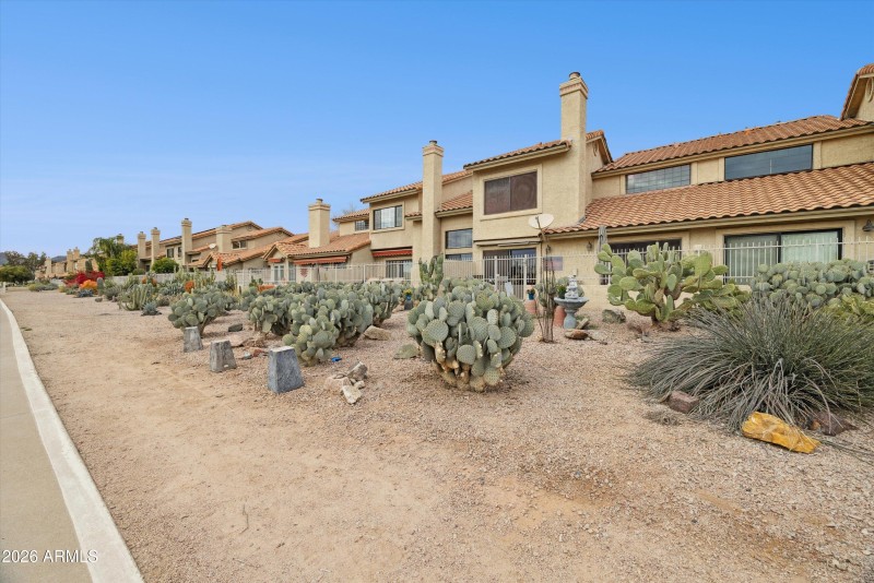 39-7949 E Joshua Tree Ln - 040.jpg