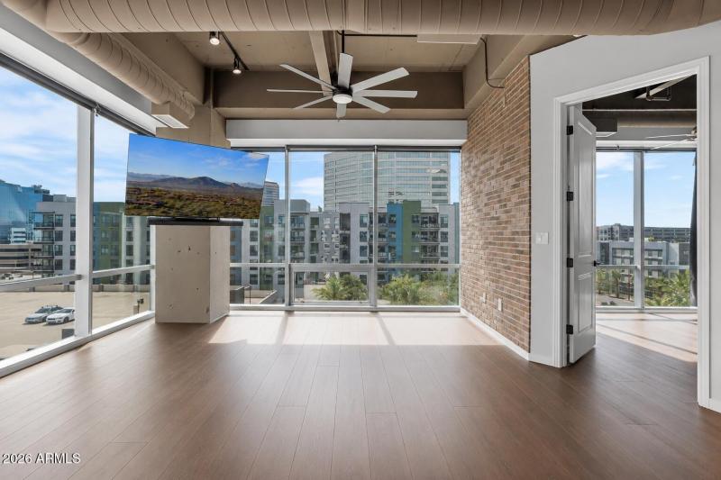Great Room + Camelback Views Empty 3