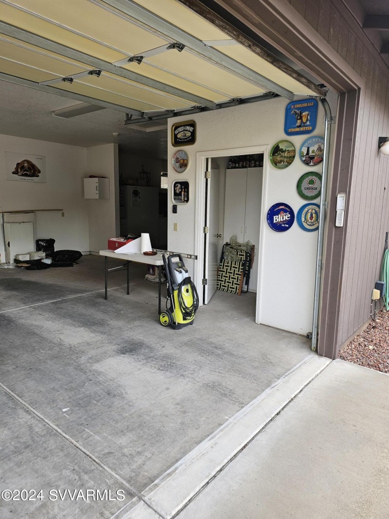 Detached Garage/bathroom