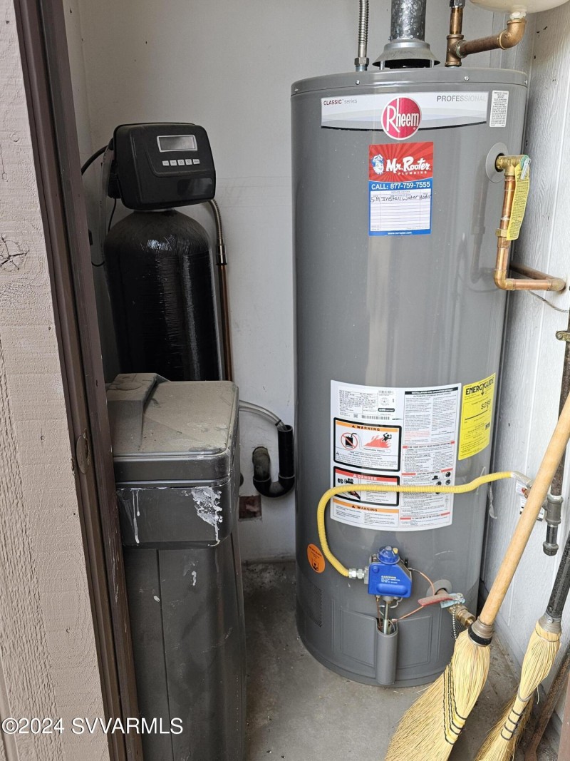 Hot water heater
