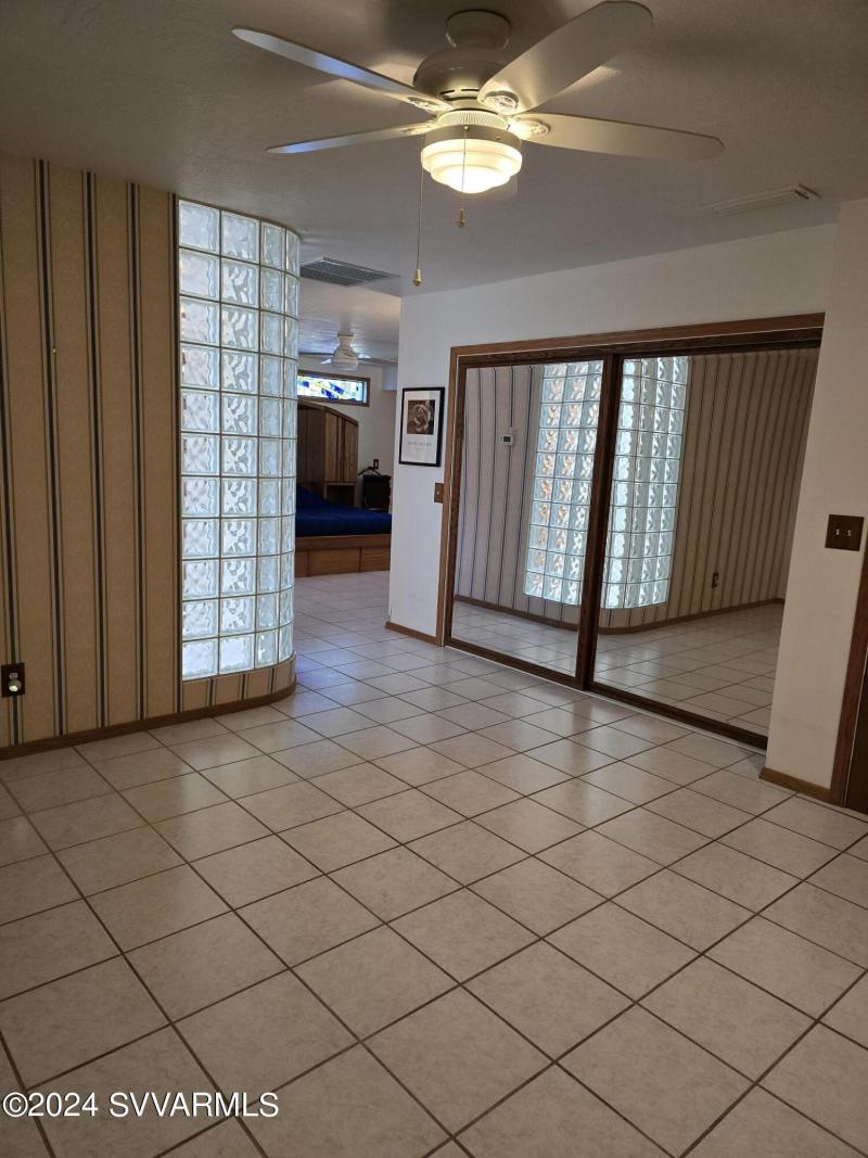 Extra room off of Primary br