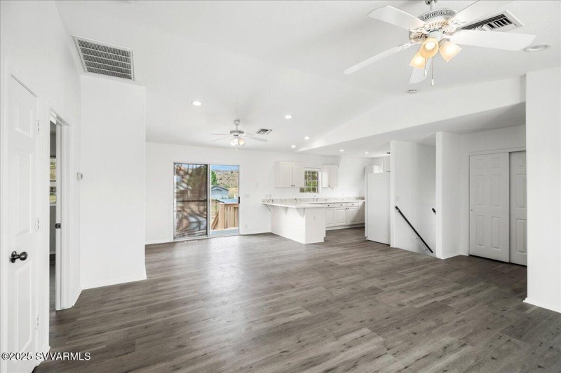 Upper Level Living/Dining Room