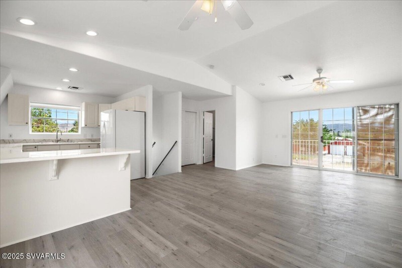 Upper Level Living/Dining Room