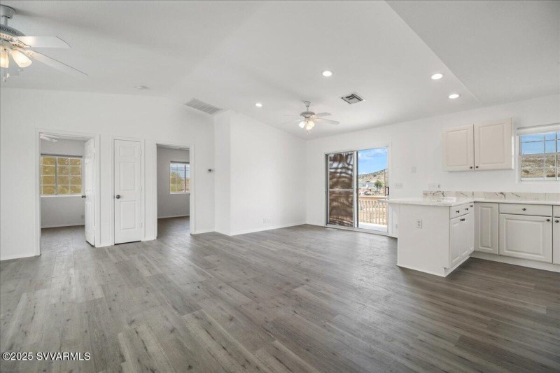 Upper Level Living/Dining Room