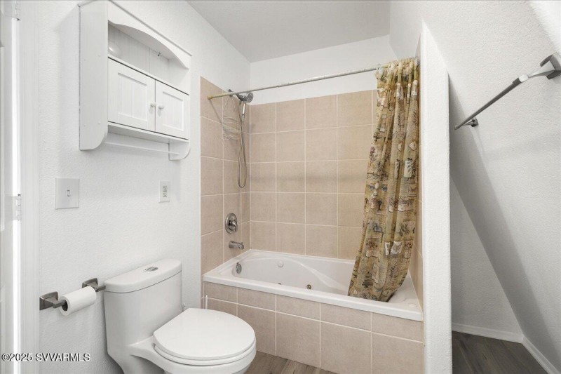 Upper Level Full Bathroom