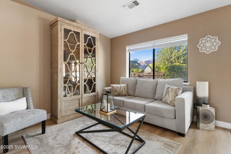 005_Family Room