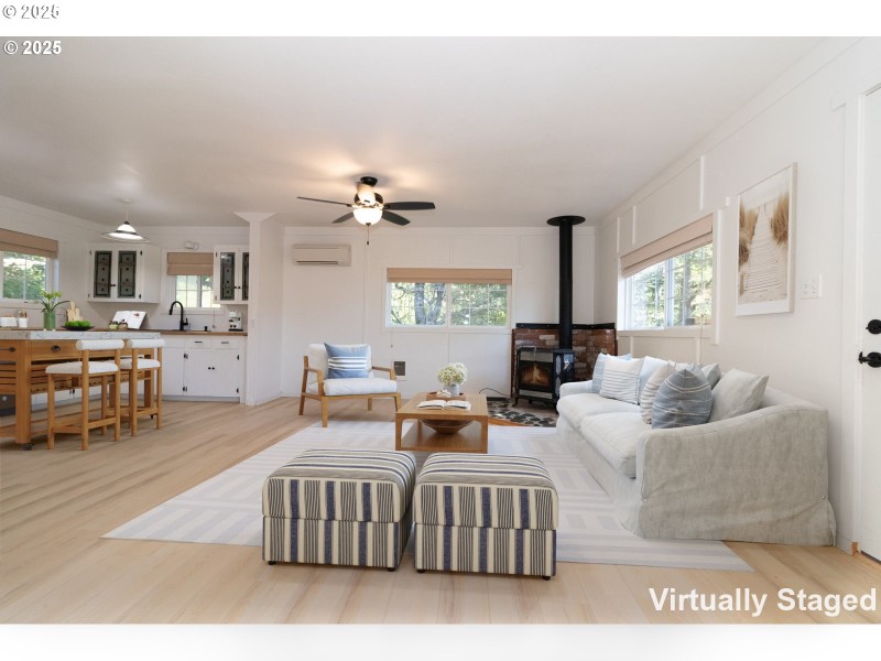 Living Room/Entrance