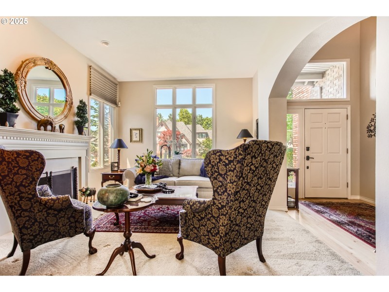 Living Room/Entrance