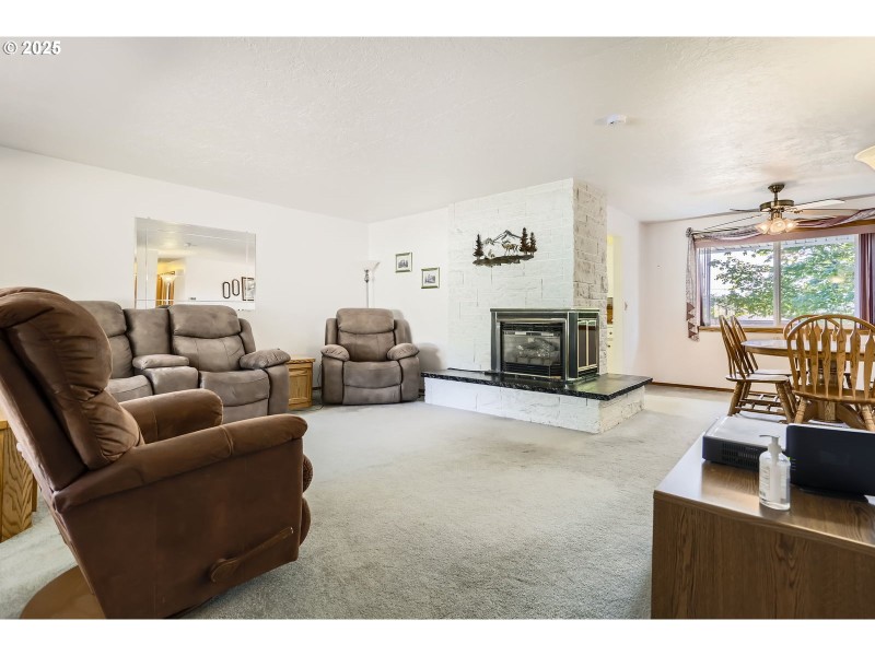 Living Room/Dining Room