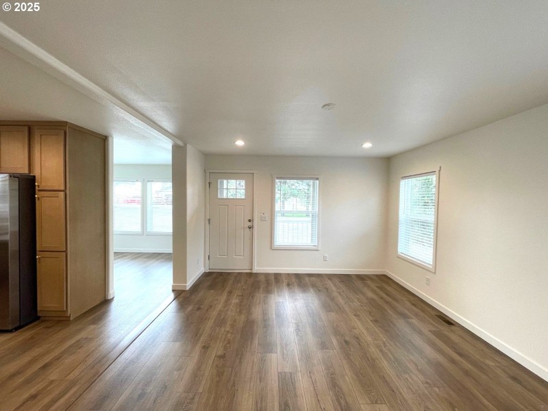 Living Room/Entrance