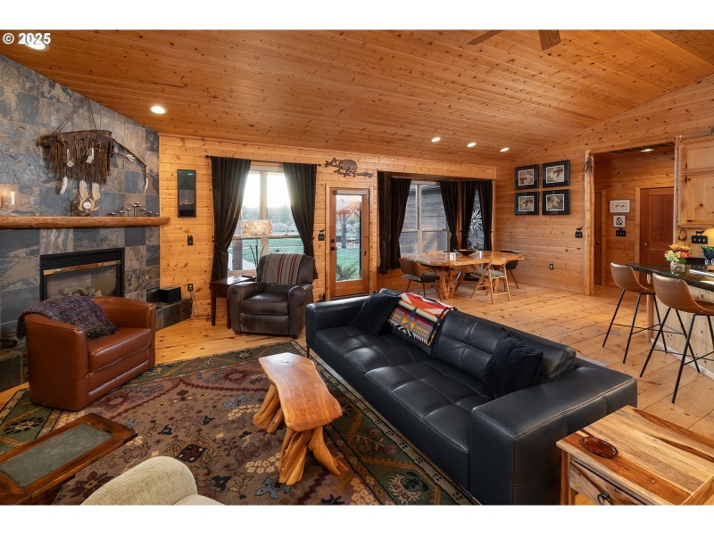 Living Room/Dining Room