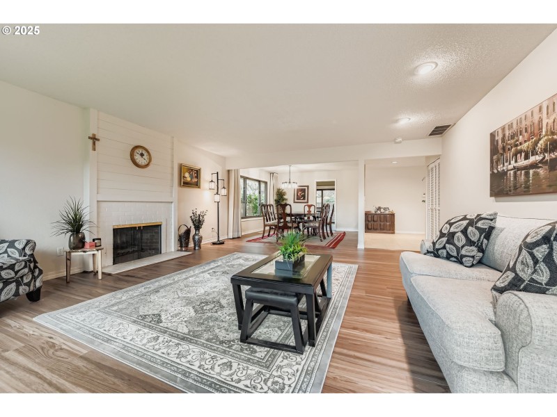 Living Room/Dining Room