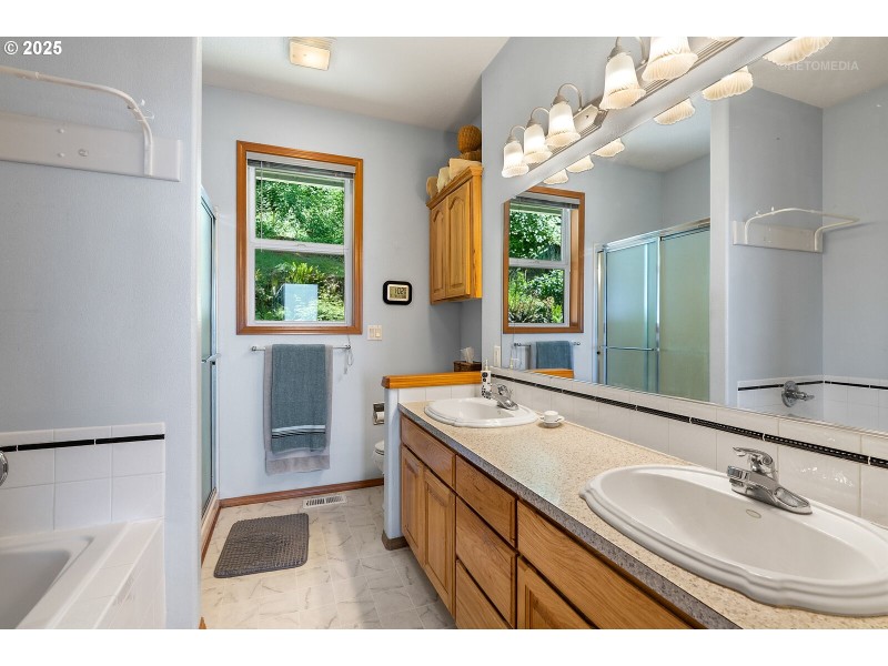 Bathroom, Attached