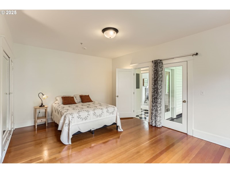 Bedroom, Primary