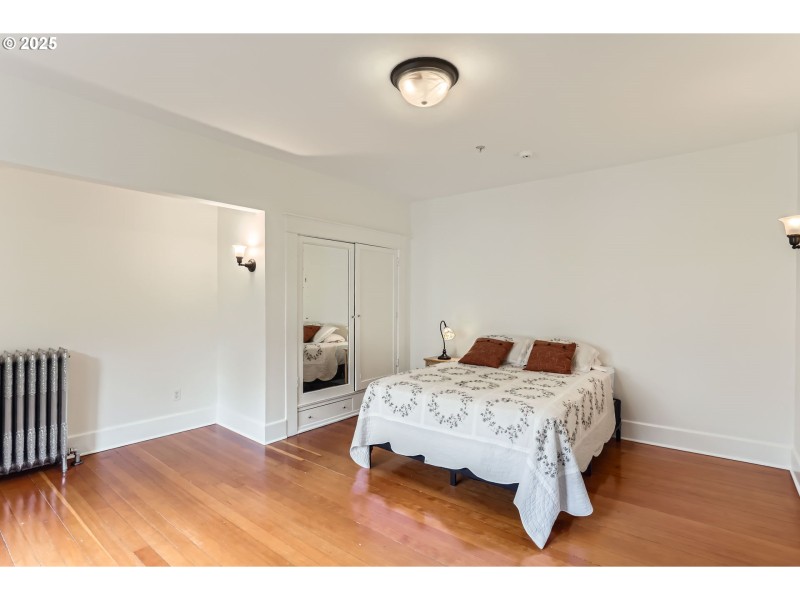 Bedroom, Primary