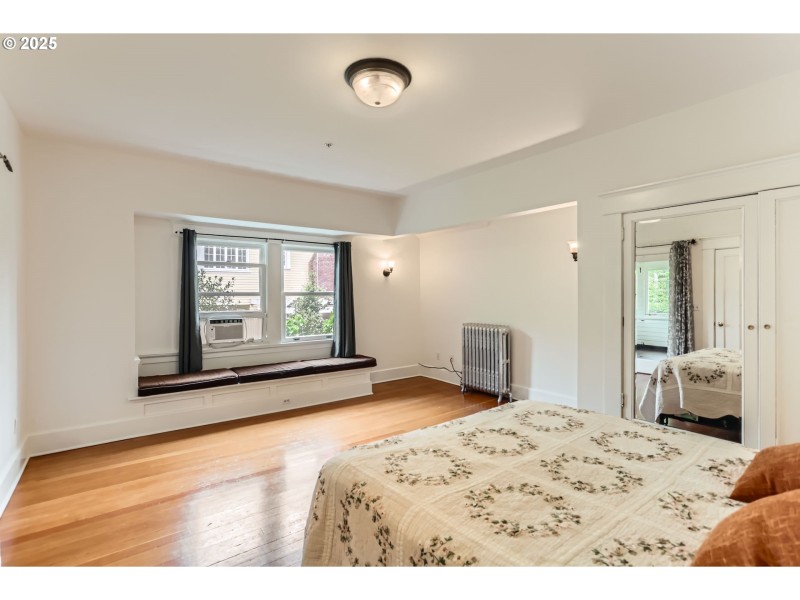 Bedroom, Primary