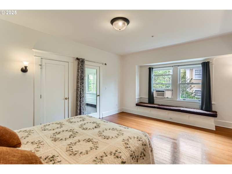 Bedroom, Primary
