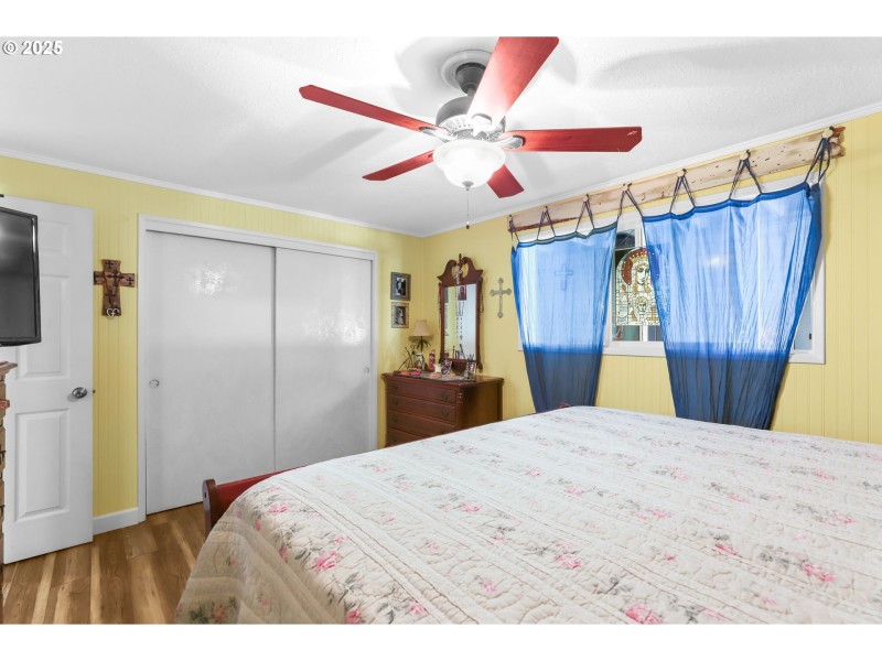 Bedroom, Primary