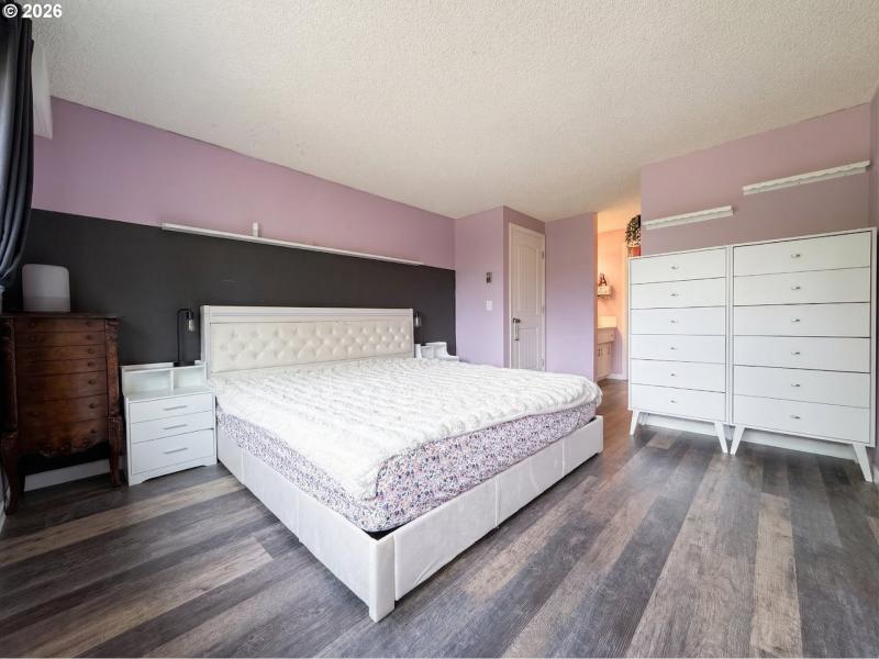 Bedroom, Primary