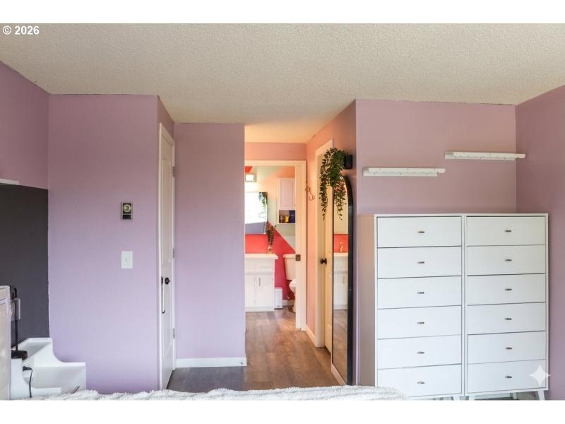 Bedroom, Primary