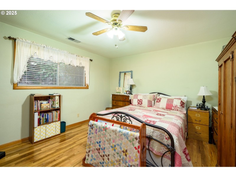 Bedroom, Primary