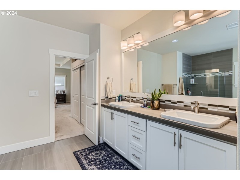 Owner's Suite Bathroom