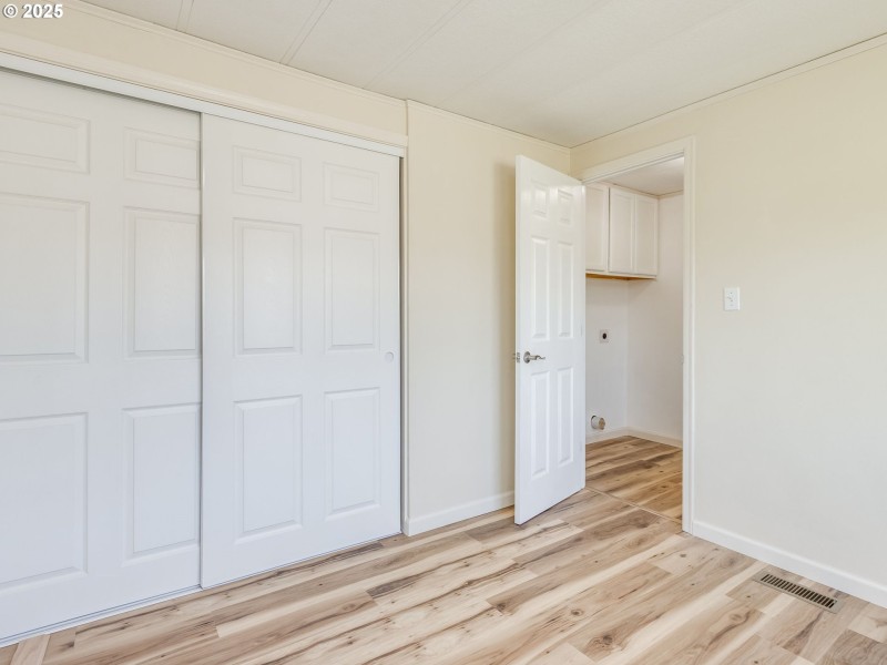 Bedroom, Primary