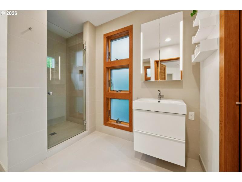 Bedroom, Primary