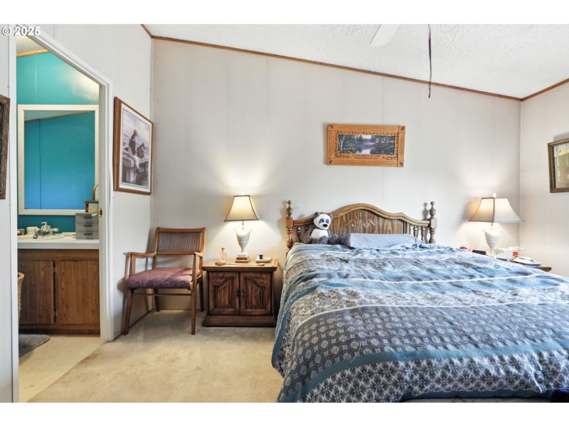 Bedroom, Primary