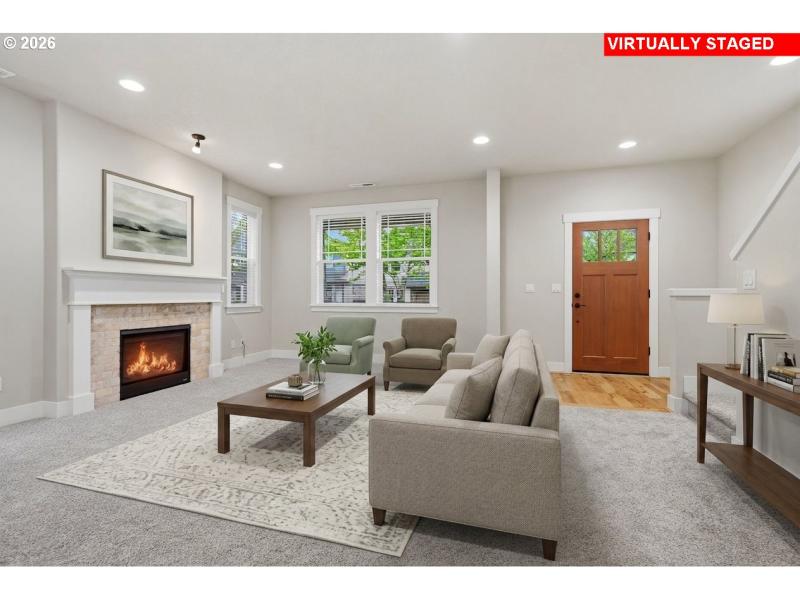 Living Room/Entrance