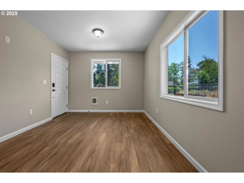 Living Room/Entrance