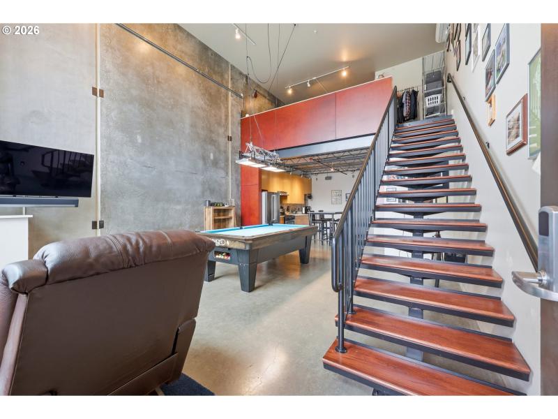 Living Room/Entrance