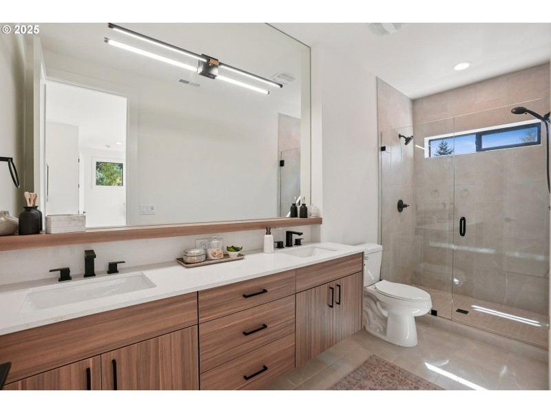 Owner's Suite Bathroom