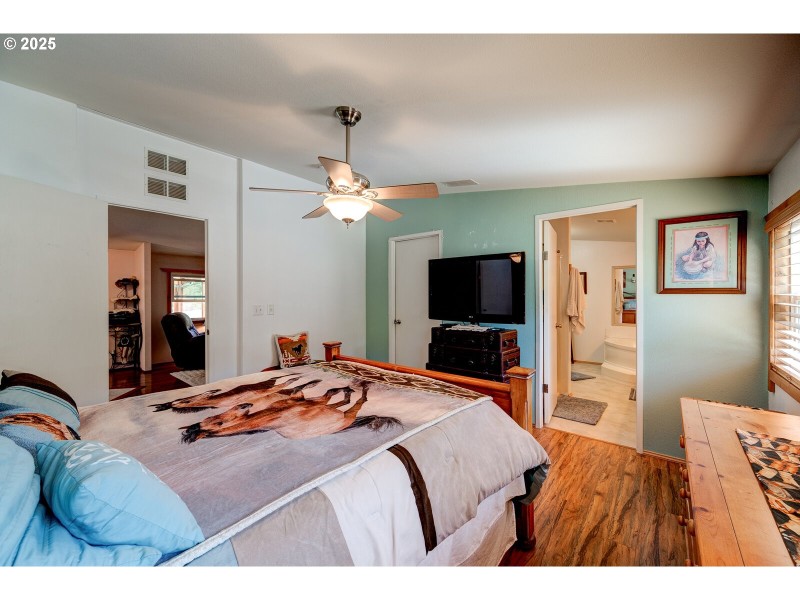 Bedroom, Primary