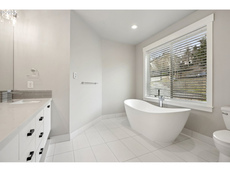 Owner's Suite Bathroom