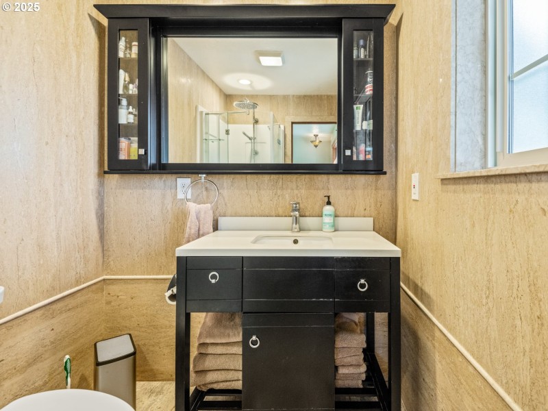 Bathroom, Attached