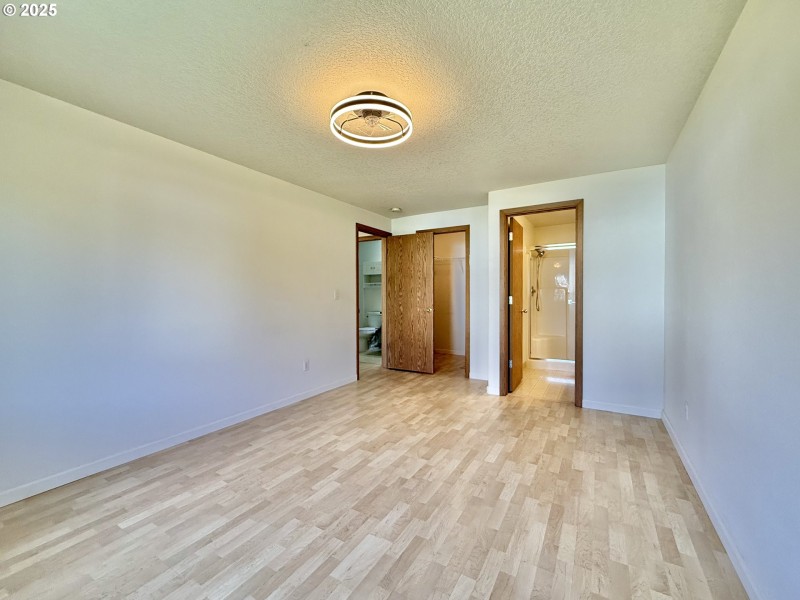 Bedroom, Primary