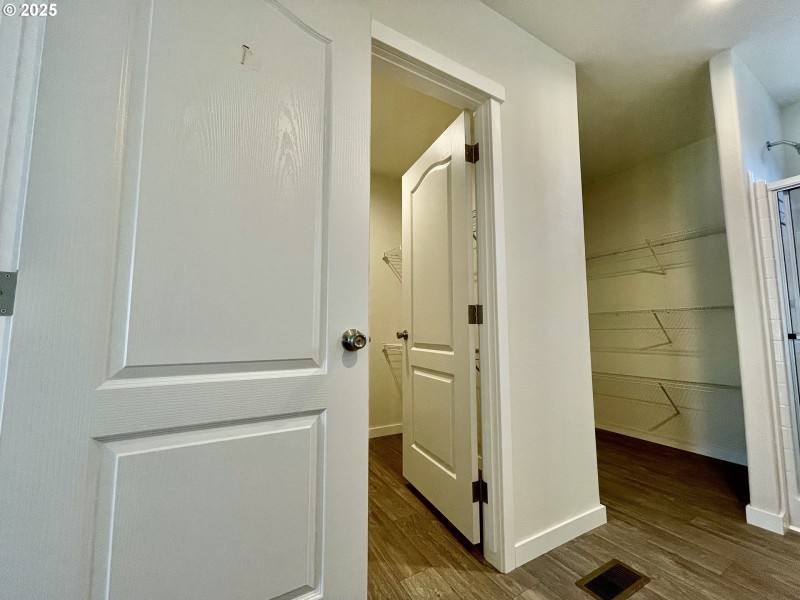 Bedroom, Primary