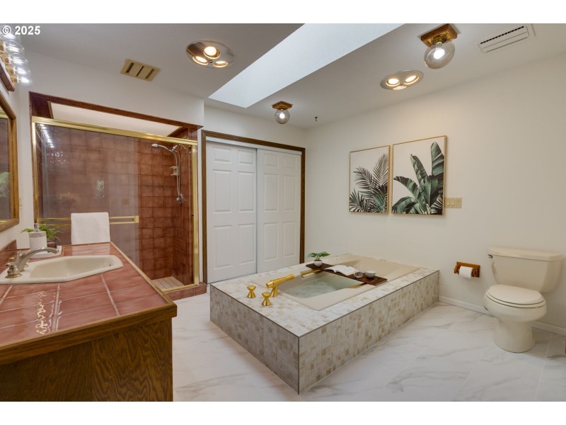 Owner's Suite Bathroom