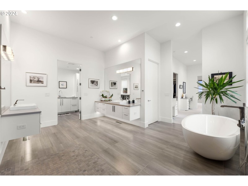 Owner's Suite Bathroom