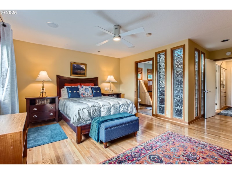 Bedroom, Primary