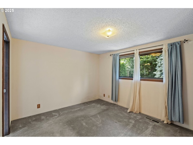 Bedroom, Primary