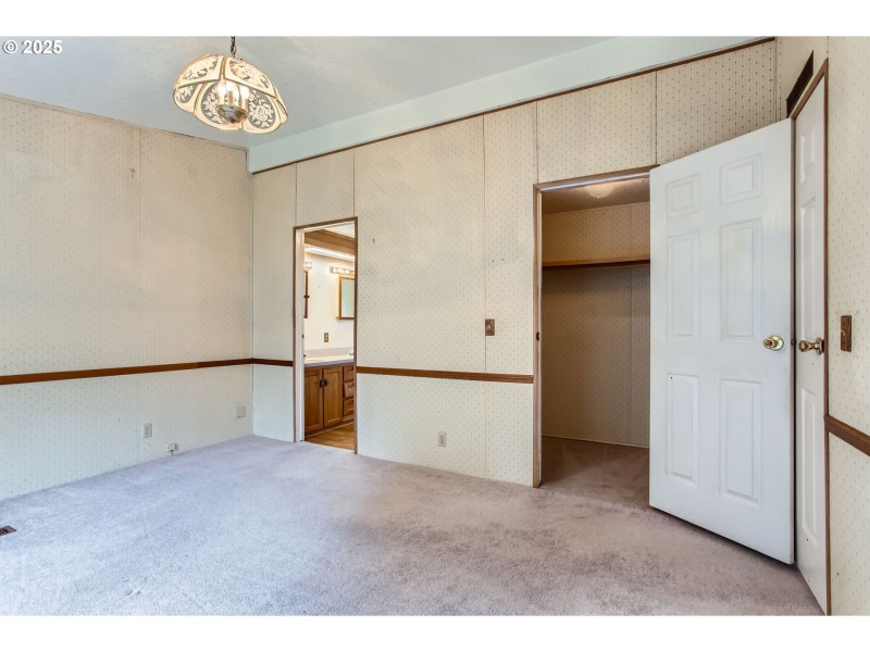 Bedroom, Primary