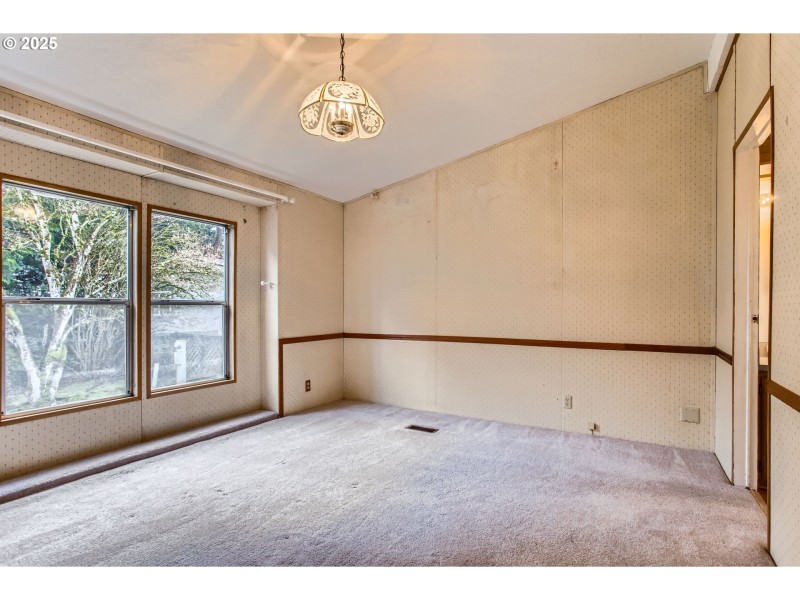 Bedroom, Primary