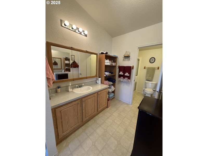 Bathroom, Attached